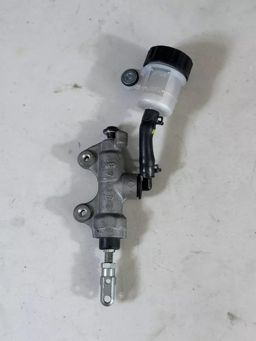 2019 YZFR6 Rear Brake Master Cylinder OEM Reservoir YZF R6 17 18 19 20