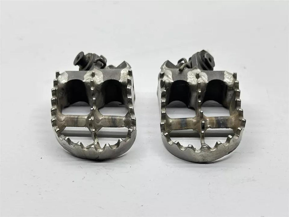 2006 Honda CRF250R Foot Peg Set Left Right Footrests Rest Footpegs Bolt CRF 250R