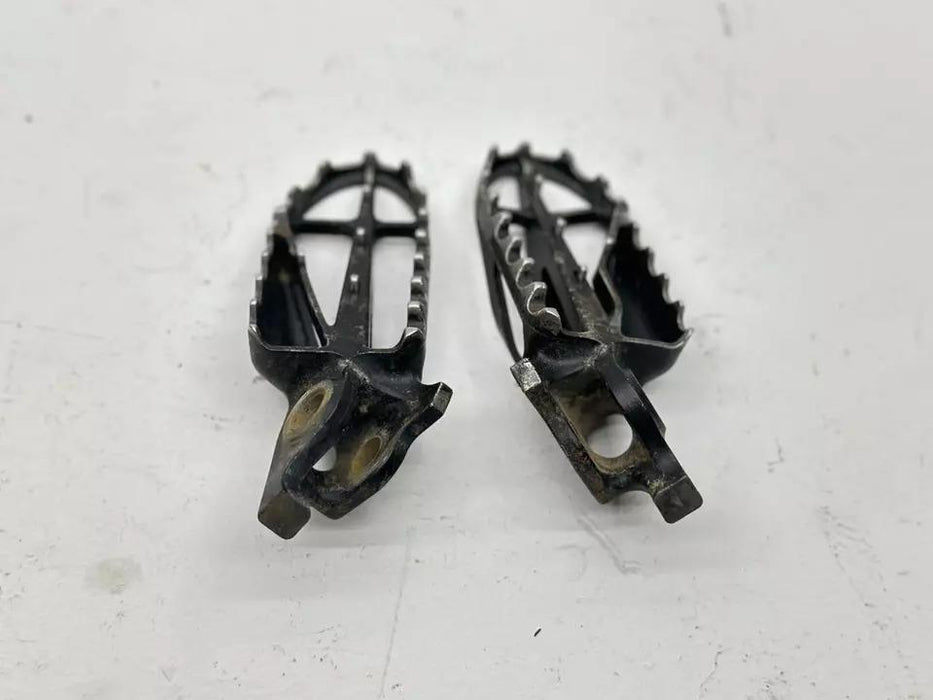 2004 Honda CRF450R Foot Peg Set Left Right Footrests Footpegs Rest OEM CRF 450R