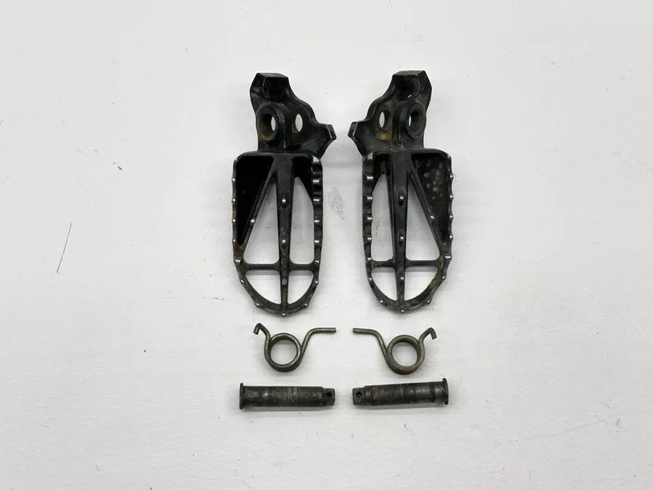 2003 Honda CR250R Foot Peg Set Spring Rest OEM Bolt Left Right Footpeg CR 250R