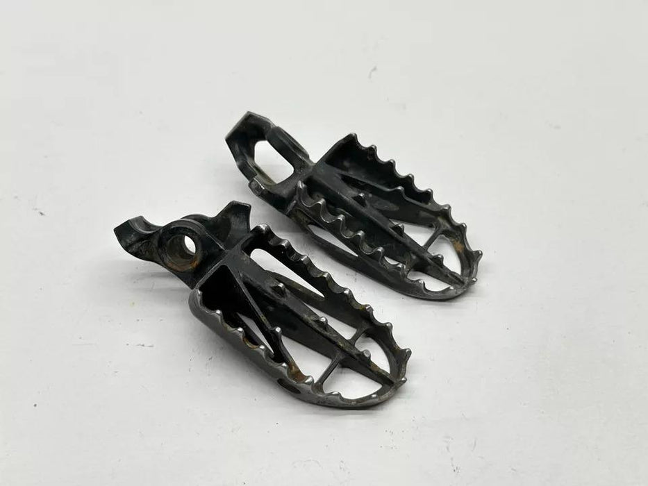 2003 Honda CR250R Foot Peg Set Spring Rest OEM Bolt Left Right Footpeg CR 250R