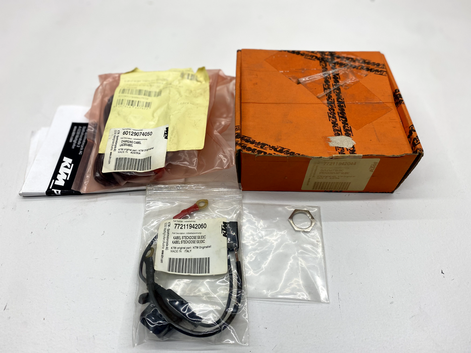 KTM Outlet Kit OEM Plug Cable Socket Battery Charger Power Assembly