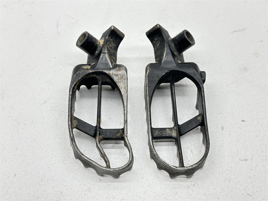 2008 Yamaha YZ85 Foot Peg Set Left Right Footrests Rest Footpegs Spring YZ 85