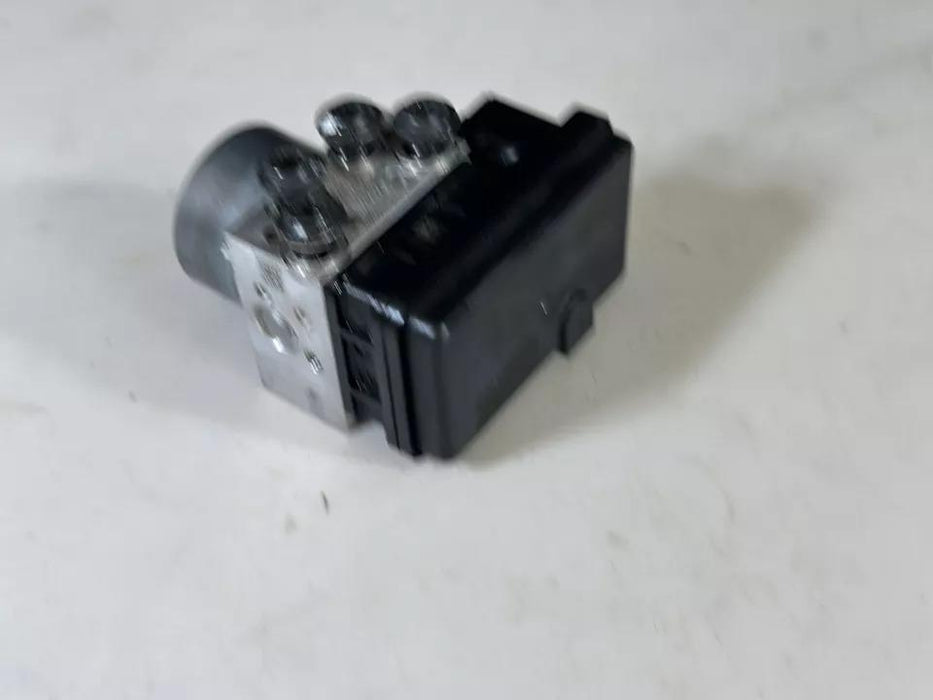 2019 Yamaha YZF-R6 ABS Miles Pump Control Unit Module YFZ R6 2017 2018 2020