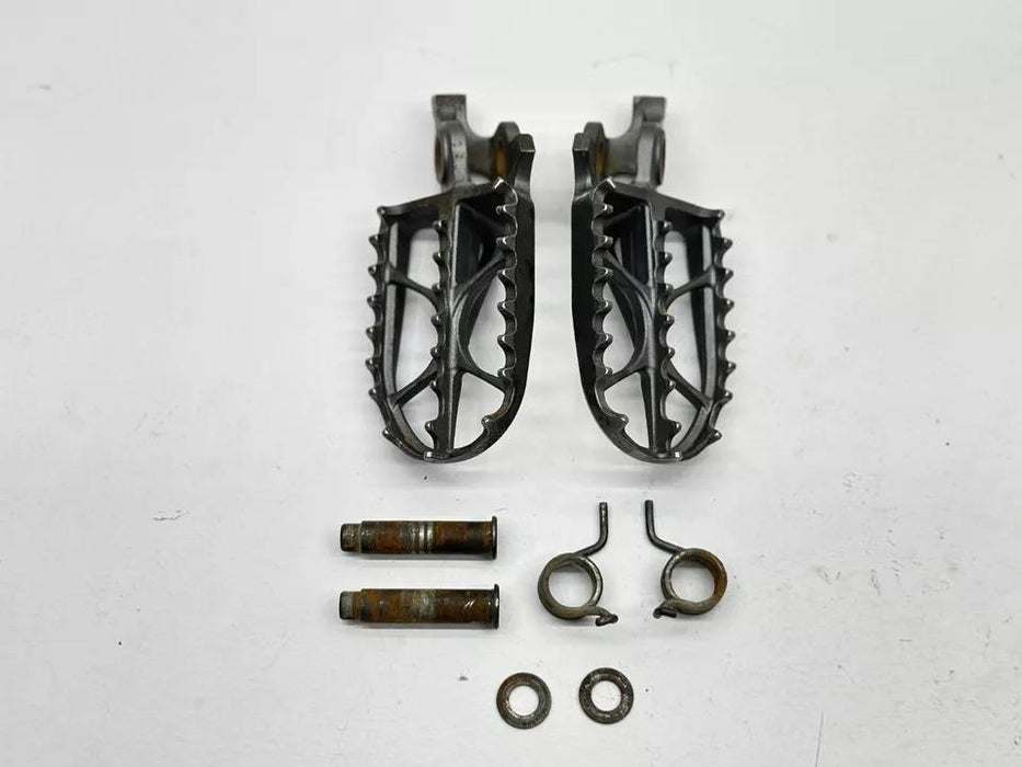 2015 Honda CRF250R Foot Peg Set Spring Rest OEM Bolt Left Right Footpeg CRF 250R