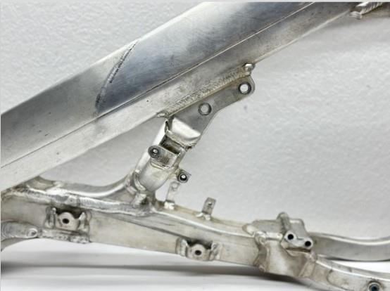 2004 Honda CRF450R Main Frame Chassis Hull OEM 50100-MEN-671 Aluminum CRF 450R