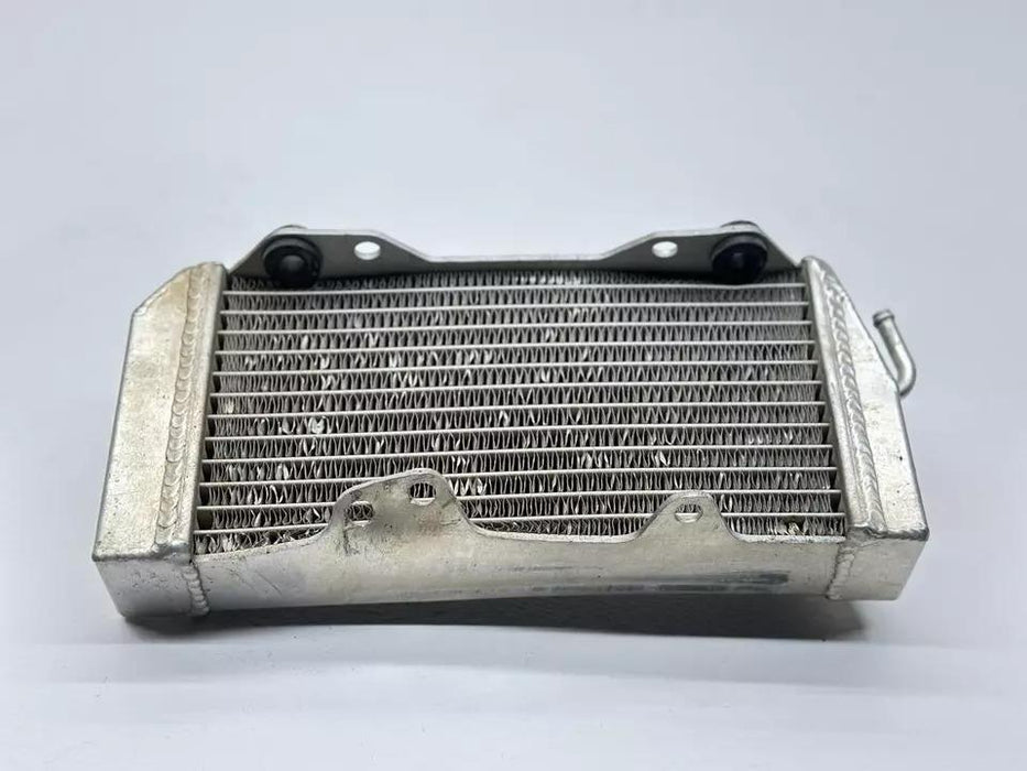 2004 Honda CRF450R Outlaw Left Side Radiator Engine Motor Cooling CRF 450R