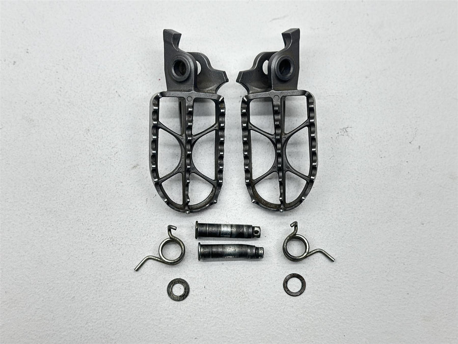 2012 Honda CRF250R Foot Pegs Set Left Right Rest Footpegs Spring Bolt CRF 250R