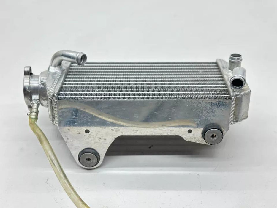 2015 Honda CRF250R Right Side Radiator 19100-KRN-A81 Cooling System OEM CRF 250R